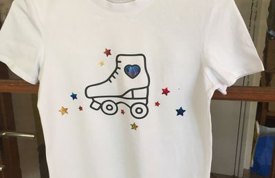Tee-shirt roller skate