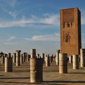 la tour Hassan (minaret d'une mosquée inachevée