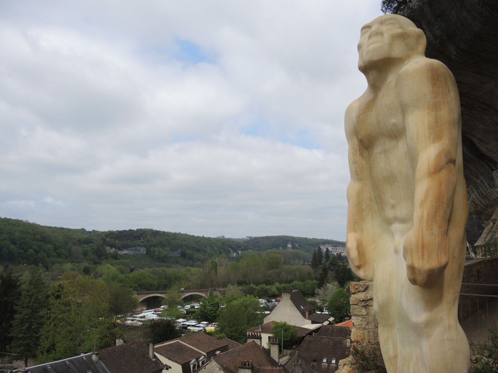 Les Eyzies, musée de la Préhistoire, statue (24)