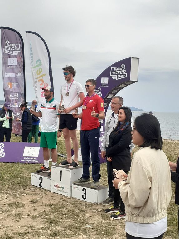 5 bénévoles de Toulon Marche Nordique aux World Teacher Games