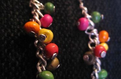 B.O. "Pendantes multicolores; chaînes & bois"