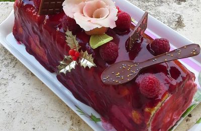 Bûche à la mousse de framboise