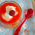 Une verrine de COMPOTE DE PÊCHE & son COULIS DE FRAISES TAGADA