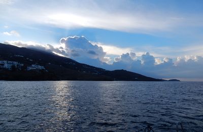 Croisière en voilier en Grèce à la découverte des Cyclades. Jour J+6 : de Batsi (Andros) à Lavrio - fin du Tour des Cyclades