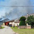 UN HANGAR AGRICOLE EN FEU À BLISSY.