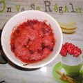 Crumble rose aux pralines (rhubarbe et framboises)