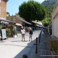 FONTAINE-DE-VAUCLUSE(84)-Chemin de la Fontaine