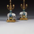 Paire d'éléphants portant des vases montés en candélabres par Ferdinand Barbedienne. Chine, dynastie Qing, période Jiaqing (1796