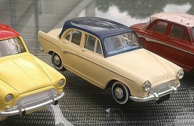 Simca P60, de la copie Dinky par Atlas, en passant par Norev, à la Dinky d'époque...