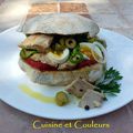 Sandwich tunisien au thon confit à l'huile d'olive maison