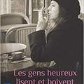 Les gens heureux lisent et boivent du café LIVRE#2/2021