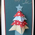 Carte de Noël avec sapin en origami bleu et rouge
