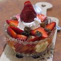 BOWL FRAISES BANANES- RAISINS SECS ET CHANTILLY- PETIT DEJEUNER ET DESSERT