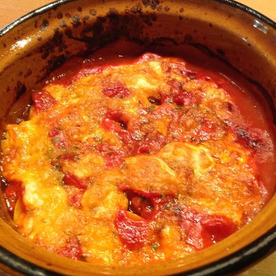 Gratin de courgettes, oignons, tomates et estragon, gratiné à la mozzarella