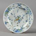 Midi ou Alcora. Assiette à décor polychrome au centre d’un chinois, XVIIIe siècle