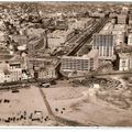 Vue aerienne du centre-ville aux alentours de 1954