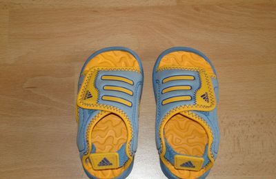 N°7 - Sandales de plage taille 20 - Adidas