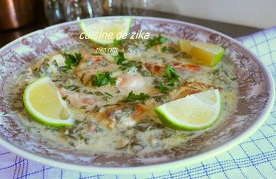 POULET SAUCE CREMEUSE AU YAOURT NATURE- CITRON ET EPINARDS