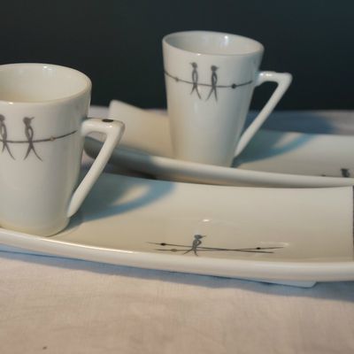 Lot de 2 cafés gourmands motif hirondelles grises