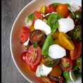 Salade de tomates colorées, crottin de Chavignol et vinaigrette aux pignons de pin