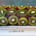 Le gâteau roulé chocolat blanc/kiwis/chocolat noir