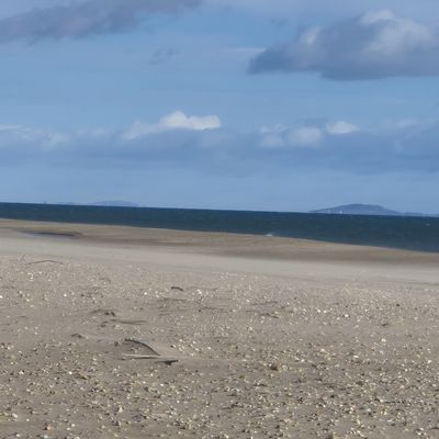 Sur la plage abandonnée