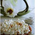 Gâteau au citron meringué, fraises et framboises.........Une tuerie garantie!