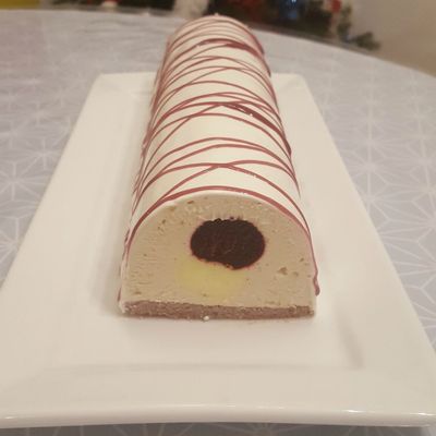 *** Bûche 2016 : Financier Cassis, Mousse Marron, Pana cotta Vanille et crémeux cassis ***