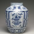 A large blue and white jar, Ming dynasty, Wanli period 
