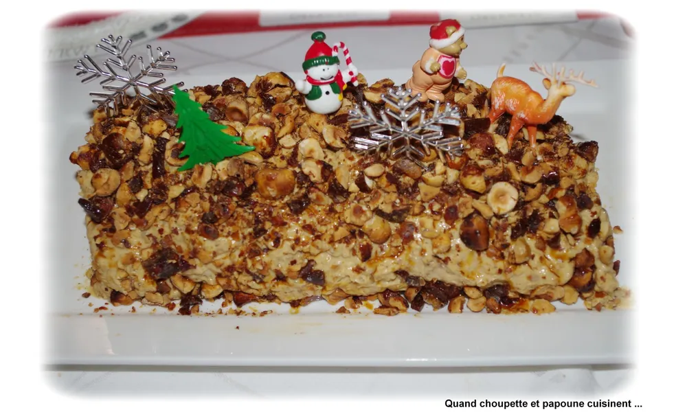 BÛCHE PRALINEE AUX ECLATS DE NOISETTES CARAMELISEES