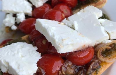 Tartine tomates cerises et féta