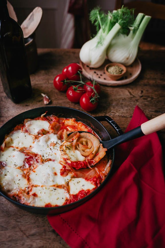 plat familial, pas cher, avec des légumes, plat végétarien, sans viande, gratin de fenouil, tomates, origan, mozzarella, basilic, recette été, méditerranéenne, facile, rapide