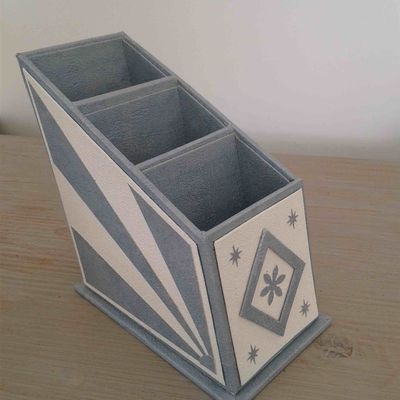 Boite pour télécommandes, lunettes ...