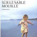 Deux petits pas sur le sable mouillé.