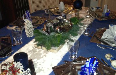 Table bleue et argent, pour amateur de belles choses par Brigitte