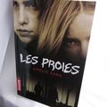Des êtres humains, voilà ce que voit Margot. Avec tout ce qu'il y a de bon et de mauvais en chaque être humain.