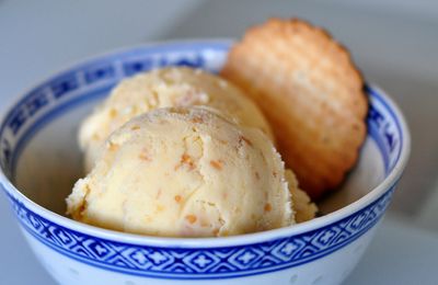 Crème glacée au miel et aux cacahuètes