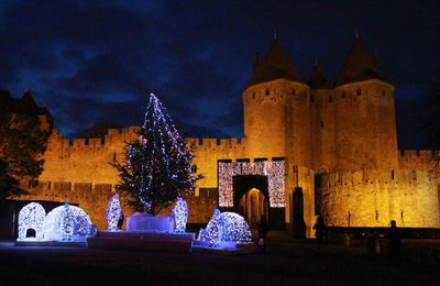 {Balade} Carcassonne, sa cité et son marché de Noël.