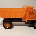 CAMION 15 TON REAR DUMP EUCKLIND ORANGE MARQUE TUDOR ROSE