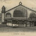 Ca (re)tourne devant la gare...