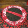 [Défense de stationner sous mon paillasson]