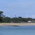 Il y a aussi cette grande tour rouge et blanche qui surveille les marins et les guident...Le Phare du Cap Ferret