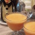 Jus d'ananas, carottes, pommes et gingembre.