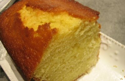 Un gâteau au yaourt au citron et huile d'olive, comme un cake...