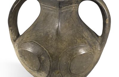 A grey pottery vase, amphora, Han dynasty (206 BCE-220 CE)