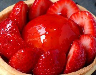 Ah voila l'été, les fraises qui poussent, tiens profitons en pour faire une tarte aux fraises !!!!