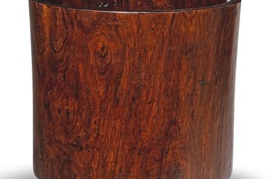 A large huanghuali brush pot, bitong, Late Ming-early Qing Dynasty