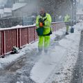 FACE À LA NEIGE ET AU VERGLAS, LES SERVICES PUBLICS MUNICIPAUX MOBILISÉS.