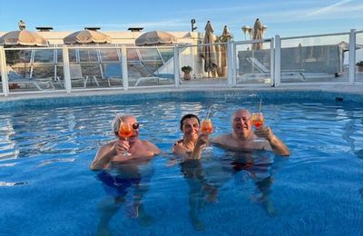 Le meilleur moment d'un Genève Cannes : l'arrivée à Cannes et détente dans la piscine sur le toit du Marriott, dans l'attente de la soirée sur la plage