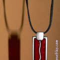 Collier pendentif métal rouge transparent